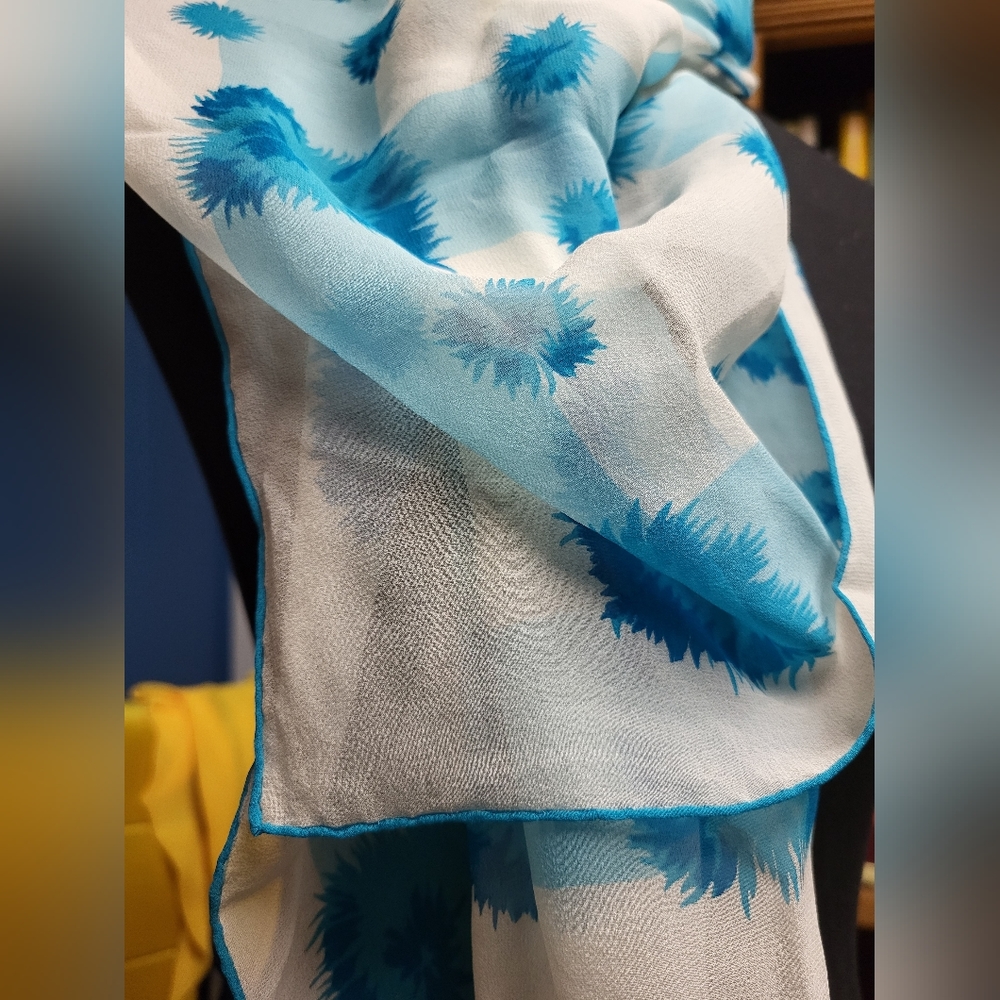 Beautiful Floral Scarf - Picture 6 of 6